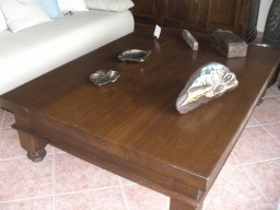 Τραπέζι από Ιρόκο με στρογγυλό πόδι