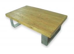 Τραπέζι από πεύκο - Φυσική υφή και μεταλλικά πόδια